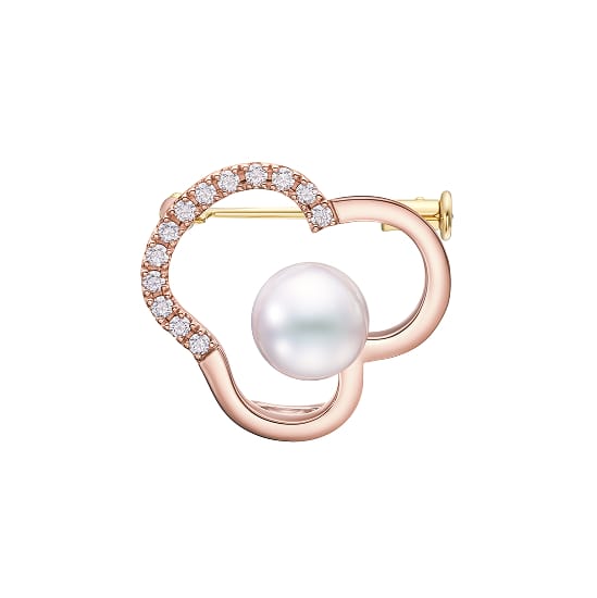 chants signature Brooch