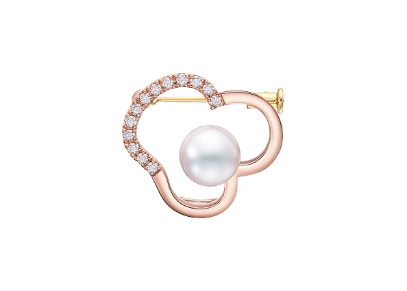 chants signature Brooch