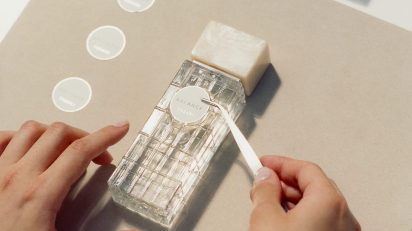 パリのアトリエから生まれる香りの芸術作品