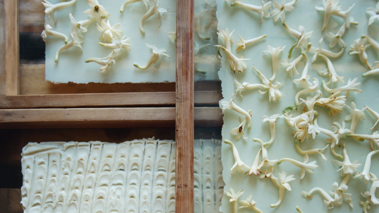 パリのアトリエから生まれる香りの芸術作品