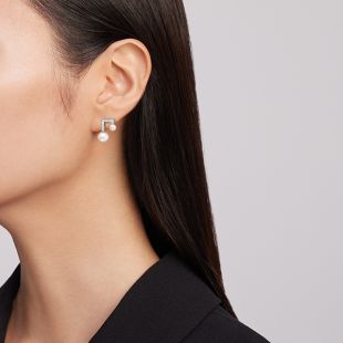 バランス ノート ダイヤモンド パヴェ イヤリング